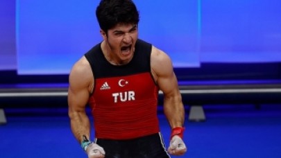 Milli halterci Muhammed Furkan Özbek Avrupa şampiyonu oldu