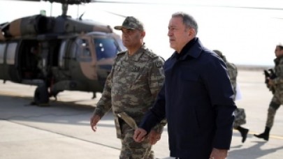 Milli Savunma Bakanı Akar ve TSK'nin Komuta Kademesi Suriye Sınırında