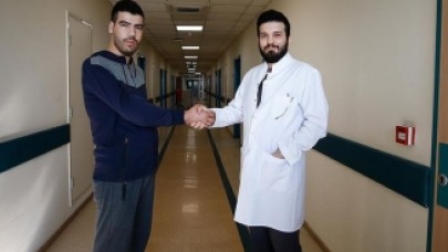Çift Kol Nakli Yapılan Yusuf İlk Kez Doktoruyla Tokalaştı