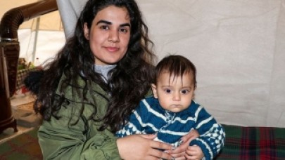 Doğum günü sürprizinden etkilenen depremzede kız gönüllü oldu