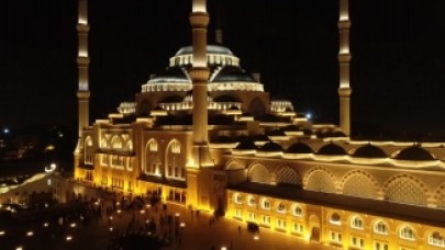 Binlerce kişi Çamlıca Camisi'nde buluştu