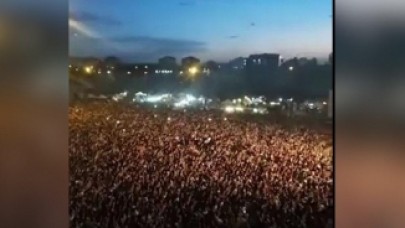 Erciyes Üniversitesi bahar şenliğinde duygulan görüntü: Yüz binlerce genç İzmir Marşı'nı söyledi