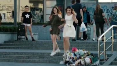 Yere Çöp Atanlardan Böyle İntikam Aldı!