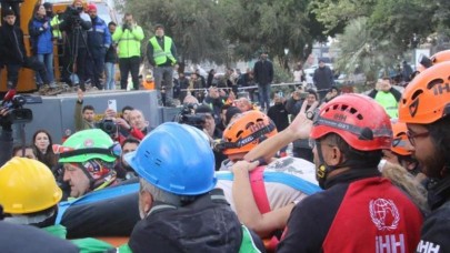 107 saat sonra 2 kişi daha sağ kurtarıldı: Dudaklarından tek cümle döküldü