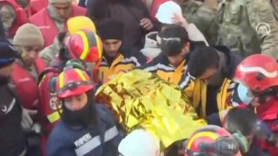 Hatay'da Mustafa Sarıgül enkazdan 149. saatte kurtarıldı