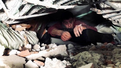 Kahramanmaraş'ta Ebrar Sitesi yıkıldı. Polis Ali Bozkuş çıkarıldı,  eşi Kübra Bozkuş kurtulamadı