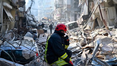 Aranan müteahhitler Celal İrkören ve Halil İpek'in kendi yaptıkları binaların çökmesiyle öldükleri ortaya çıktı