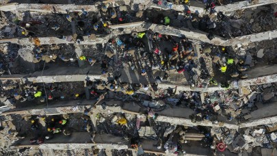 Adalet Bakanı Bozdağ'dan yıkılan binaları yapanlarla ilgili açıklama