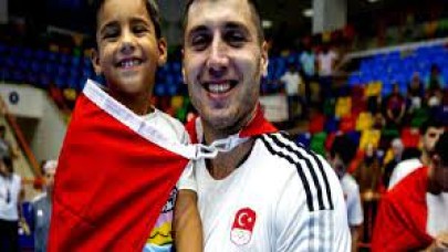 A Milli Takım kaptanı Cemal Kütahya ve oğlu Antakya'da depremde öldü