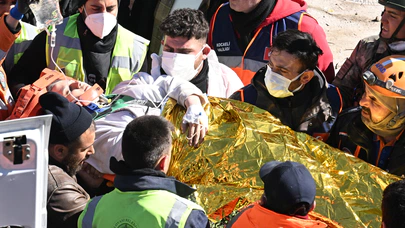 Kahramanmaraş'ta Aleyna Ölmez depremden 248 saat sonra enkazdan çıkarıldı