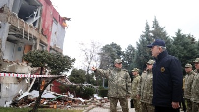 Bakan Akar: 100 silah ve mesai arkadaşımızı kaybettik