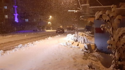 Meteoroloji açıkladı: 3 ilde yağmur,  3 ilde kar var. Çığ tehlikesine dikkat