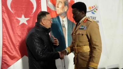 Hatay'a prens mi geldi? Prof. Dr. Gürkan: Bu adam prens falan değil,  üniforma da çakma