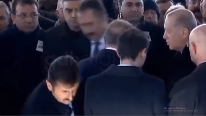 Cumhurbaşkanı Erdoğan,  Deniz Baykal'ın cenazesinde muhalefet liderlerinden yalnızca birinin elini sıktı!