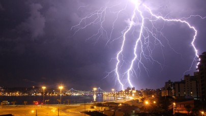 Meteoroloji harita vererek uyardı: Yıldırım çakacak,  26 ilde çok yağmur yağacak