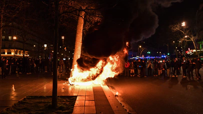 Paris alev alev: Olaylar büyüyor