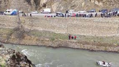 Munzur Çayı'na otomobil uçtu: Mehmetcan Demiral,  Baran Aslantaş ve Azad Demiral aranıyor