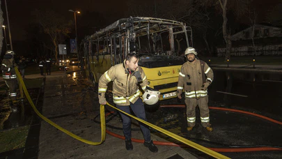 Fatih'te İETT otobüsü alev alev yandı