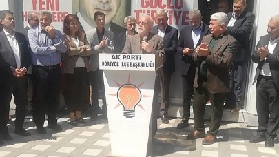 Hatay'da milletvekili tanıtım toplantısında inanılmaz sözler! 'Deprem Allah'ın kırbacı. Antakya'yı sildi Allah'
