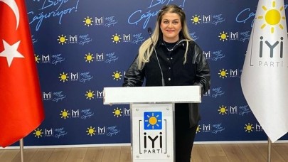 İYİ Parti'den istifa eden Esra Akpınar MHP'ye katıldı