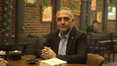 AK Partili Mervan Gül,  'MHP'ye verilen her oy HDP'ye verilen güldür' dedi,  MHP'li Necdet Kayra cevap verdi