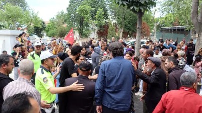 Merve Altınalmaz öldü. Babası Yaşar Altınalmaz'a izin verilmeyince 150 kişi emniyet binasına yürüdü