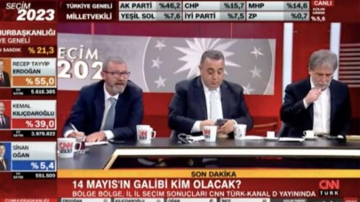 Ahmet Hakan canlı yayında sigara içerken yakalandı