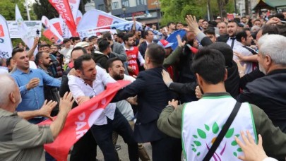 1 Mayıs kutlamalarında iki partinin taraftarları tekme tokat birbirine girdi