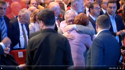 Celal Şengör,  Meral Akşener'e sarılarak hüngür hüngür ağladı