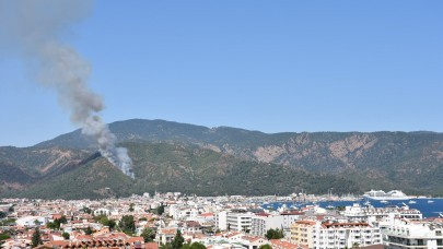 Marmaris'te orman yangını başladı. Evlere çok yakın