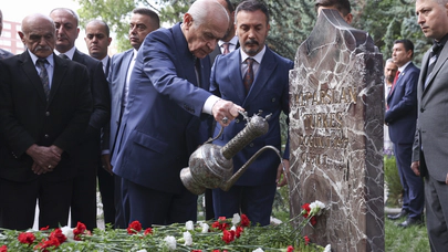 Bahçeli Türkeş'in kabrini ziyaretinde konuştu. Gündem yaratacak açıklamalar