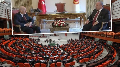 Devlet Bahçeli başkanlık görevini Şentop'tan devraldı
