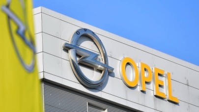 Alman otomobil devi Opel logosunu değiştirdi!