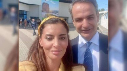 Yunanistan'a bomba gibi düşen fotoğraf: Miçotakis - Hande Fırat! Yer yerinden oynadı