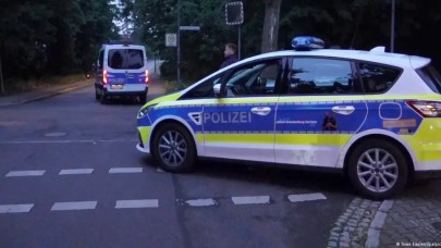 Berlin'de başıboş aslan geziyor. Polis halka 'Sokağa çıkmayın' dedi 