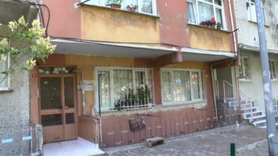 İstanbul'da Emre Aktaş,  annesi Fatma Aktaş ve babası Rahmi Aktaş'ı bıçaklayarak öldürdü