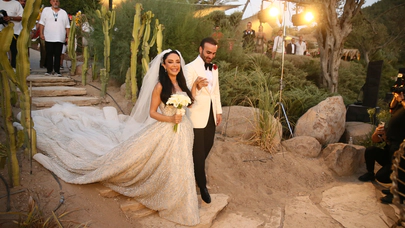 Şule Alp Cem Duman'la evlendi. 70 kiloluk gelinlik giydi