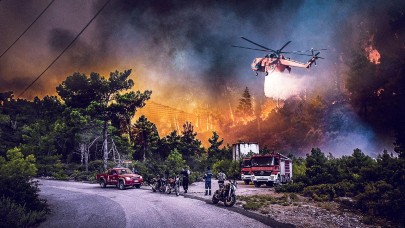 Yunanistan'da Rodos'tan sonra Korfu da yanıyor. Ülkede 1 günde 82 yangın çıktı