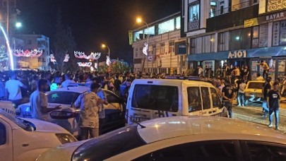 Şanlıurfa'da Suriyeli isyanı. Ortalık karıştı. Halk sokağa döküldü,  polis müdahale etti
