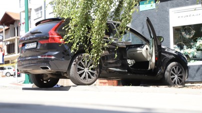 Bosna Hersek'te silahlı saldırı düzenleyen kişi eşini ve 2 Türkü öldürdü. Önder Cengiz ve oğlu Denis Cengiz öldü