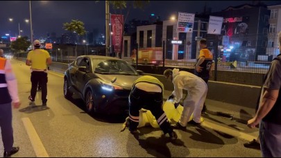 Kadıköy'de önce köpeğe sonra bariyere çarpan aracın sürücüsü Didem Elif Baş yaralandı