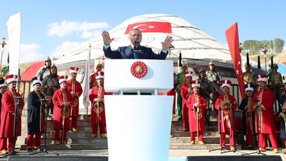 Cumhurbaşkanı Erdoğan: Ecdadın zaferlerini şeref madalyası olarak göğsümüzde iftiharla taşıyoruz