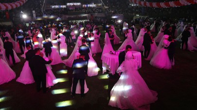 Hatay'da 100 depremzede çift için toplu nikah töreni