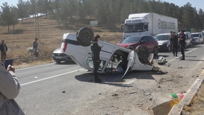 Düğün konvoyundaki otomobil takla attı: aynı aileden  1'i ağır 5 yaralı