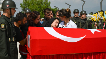 Şehit Astsubay Ünal Sipahi İzmir'de son yolculuğuna uğurlandı. Eşi Sevgi Sipahi'nin sözleri yürekleri parçaladı