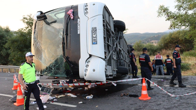 Denizli'de korkunç kaza. 6 kişi öldü,  42 yaralı var