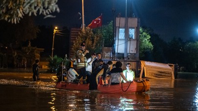 İstanbul'da sel sularına kapılan 2 kişi hayatını kaybetti