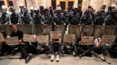 Ermenistan'da halk sokaklarda:Paşinyan istifa!