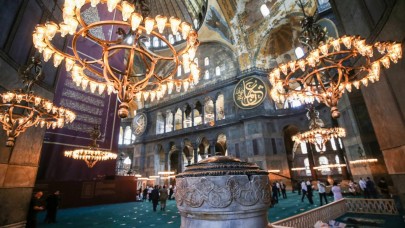 Ayasofya Camii turistlere ücretli olacak: Bakın ne kadar!