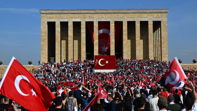 Anıtkabir'e akın var. Müthiş fotoğraflar geliyor